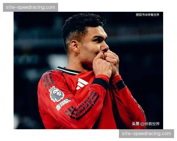 曼联卡塞米罗与梅努双后腰组合，成为中场防守基石